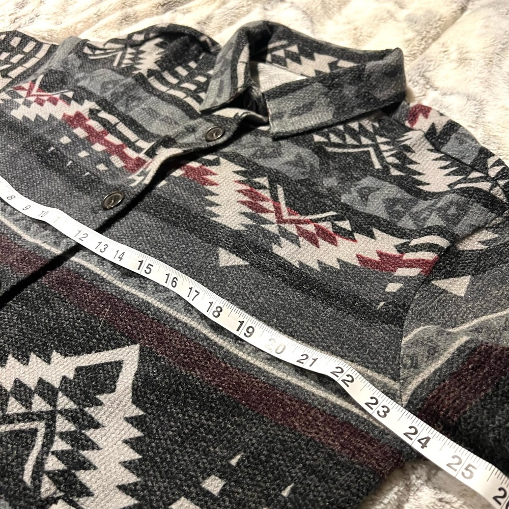 Zenana Outfitters Gray & Red Aztec Patterned Button-Down Shirt 1X - Picture 5 of 5